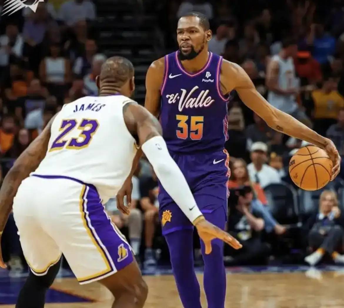 包含杜兰特重返赛场，表现优异首场状态出色，拜仁观众沸腾！的词条