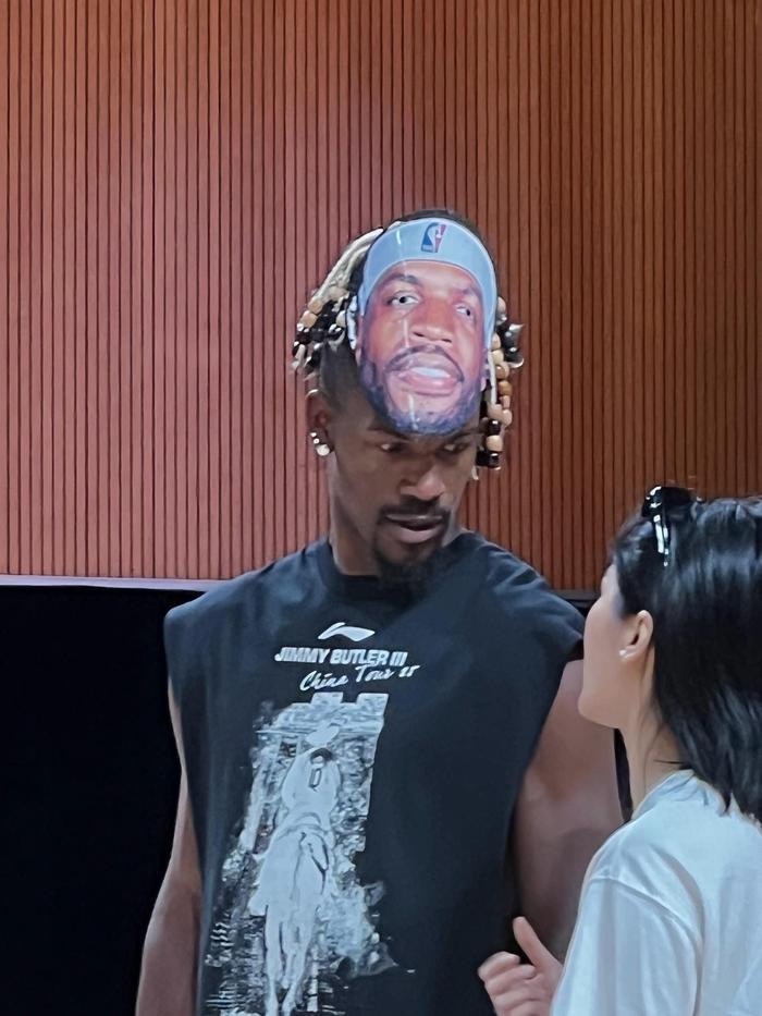 关于巴特勒迎来十二赛季出色发挥，塞尔维亚队观众热烈欢呼！的信息