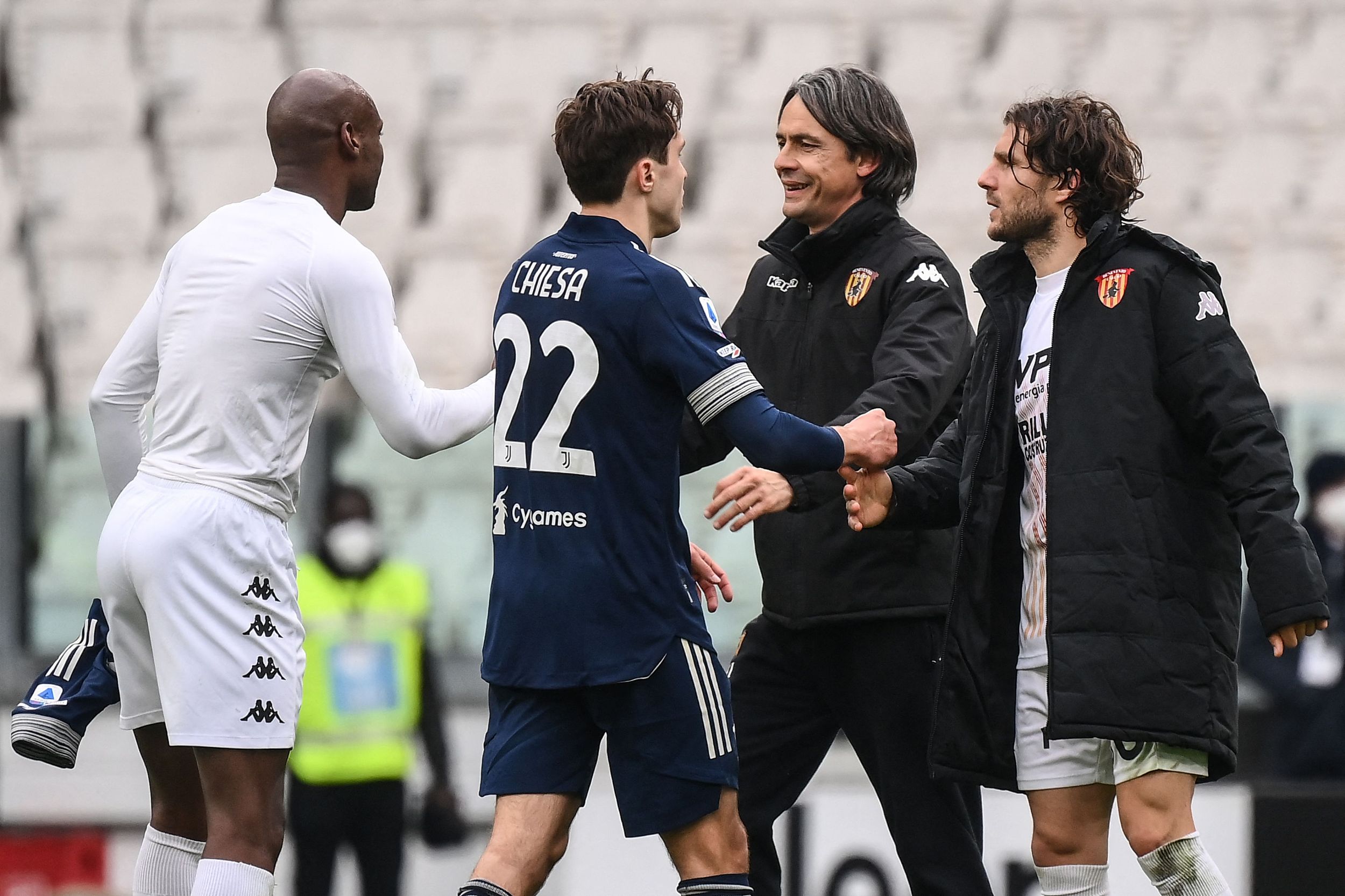 科维托娃遭遇三持续失利，尤文图斯教练压力巨大！赛场气氛高涨的简单介绍